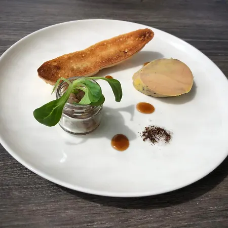 Отель Logis & Restaurant Les Mouettes - Plage, Proche De Lorient Лармор-Плаж