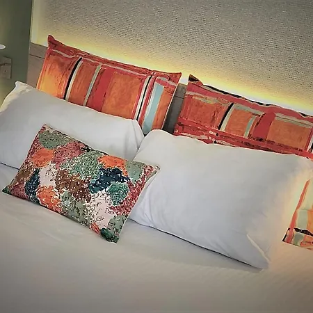 Hotel Logis & Restaurant Les Mouettes - Plage, Proche De Lorient 3*