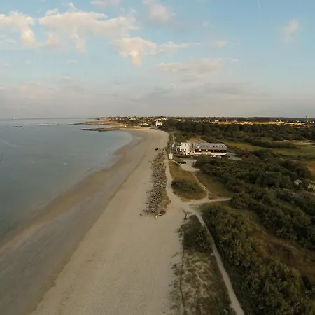 Отель Logis & Restaurant Les Mouettes - Plage, Proche De Lorient 3*