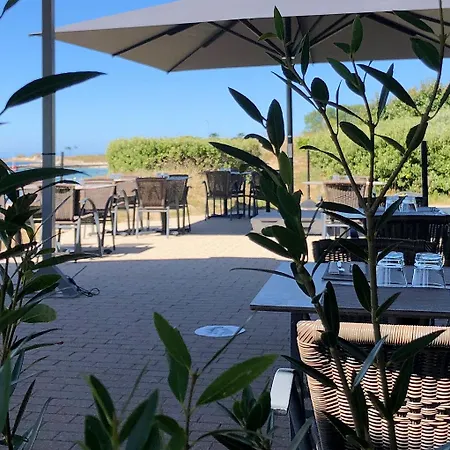 Hotell Logis & Restaurant Les Mouettes - Plage, Proche De Lorient 3*