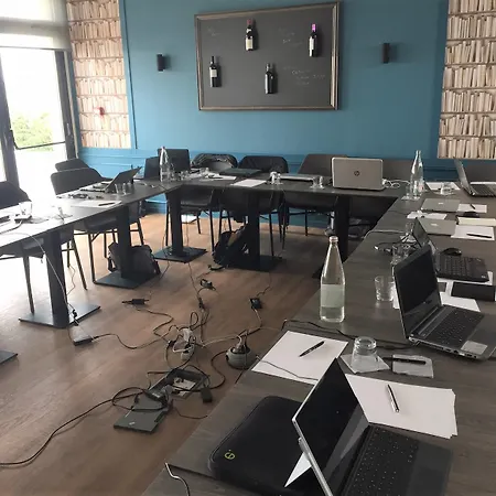 Logis & Restaurant Les Mouettes - Plage, Proche De Lorient 3*