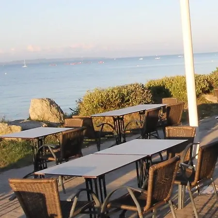 Logis & Restaurant Les Mouettes - Plage, Proche De Lorient 3*