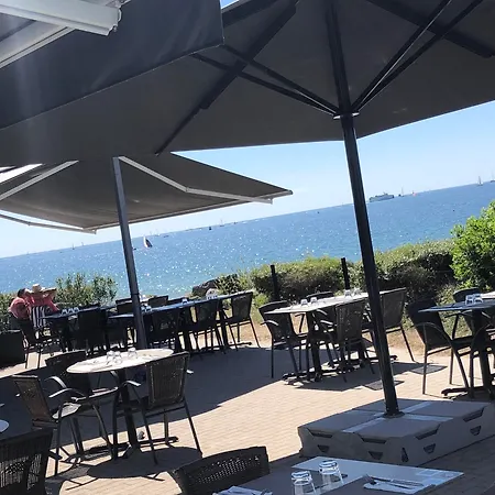 Отель Logis & Restaurant Les Mouettes - Plage, Proche De Lorient