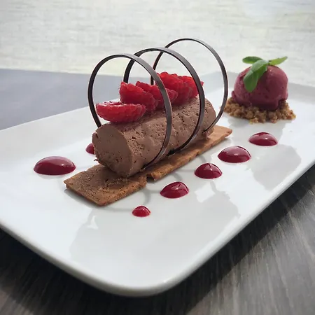 Отель Logis & Restaurant Les Mouettes - Plage, Proche De Lorient Лармор-Плаж