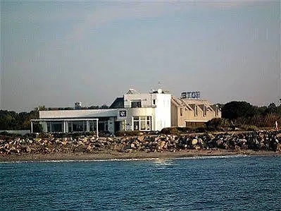 Отель Logis & Restaurant Les Mouettes - Plage, Proche De Lorient